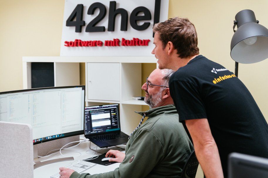 Axel und Arne kümmern sich um CentralStationCRM, das einfache CRM für kleine Teams.