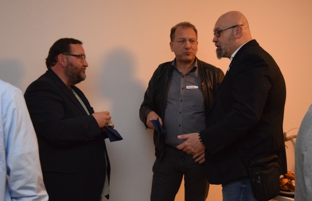 Hans Herrmann, Michael und Peter diskutieren auf der CRM Connect.