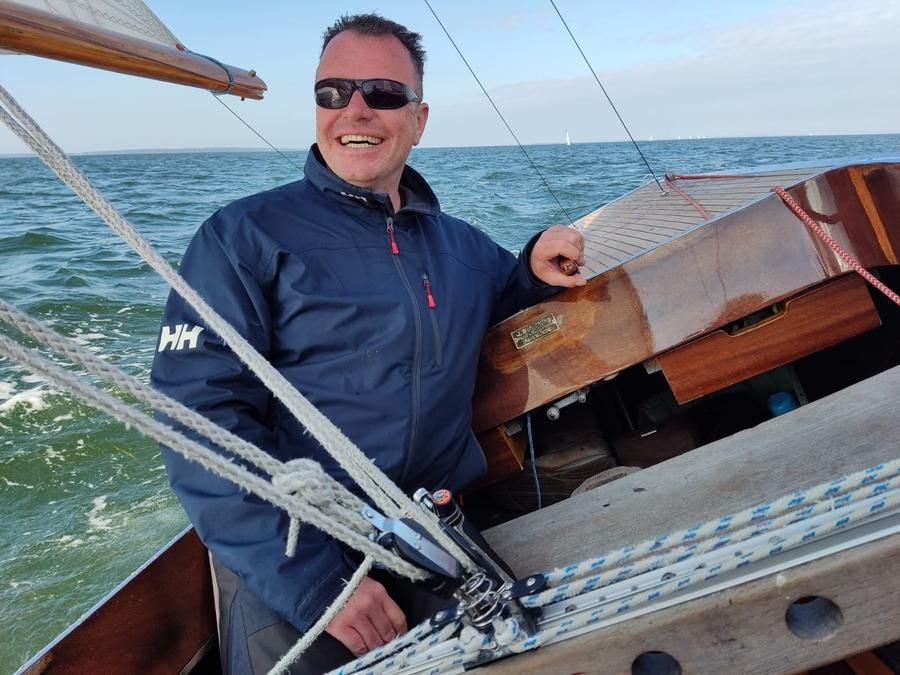 Hanse Vertriebs Experte Tom Hausch beim aktiven Produkt-Test.
